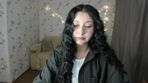 Snapshot of black_berry_bla_ck chatting on 11.18.25 black_berry_bla_ck online show from 11.18.25