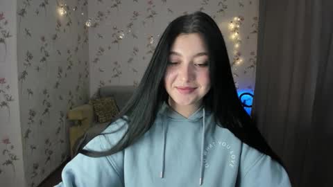 Snapshot of black_berry_bla_ck chatting on 12.18.25 black_berry_bla_ck online show from 12.18.25