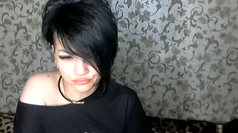 Snapshot of black_hot_01 chatting on 10.05.25 black_hot_01 online show from 10.05.25