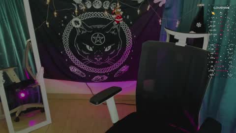  Black Kittie    Wednesday - 1300 - 1900 GMT help me get 100 thumbs up online show from 01.02.25