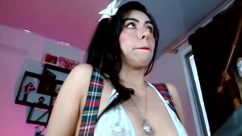 Snapshot of black_lady_05 chatting on 01.22.25 millie online show from 01.22.25