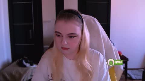 Sasha and Bella online show from 10.11.25