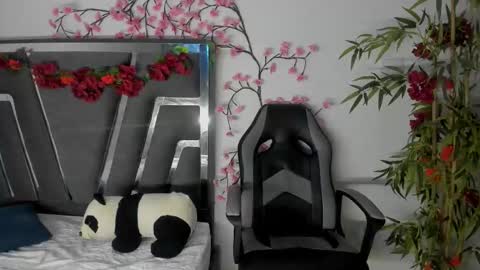 Snapshot of black_rose02 chatting on 09.19.25 B L A C K R O S E online show from 09.19.25