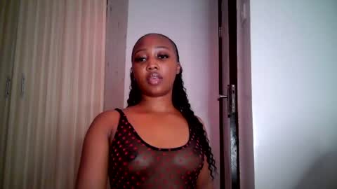Snapshot of black_rosey chatting on 06.15.26 veraa online show from 06.15.26