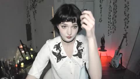 Ella online show from 12.23.25