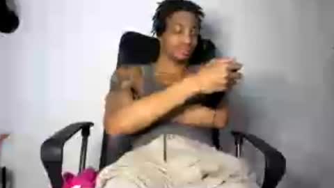 Snapshot of blackbulltitus chatting on 07.04.26 BlackBullTitus online show from 07.04.26