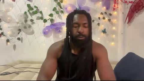 Snapshot of blackmuscles77 chatting on 05.20.26 blackmuscles77 online show from 05.20.26