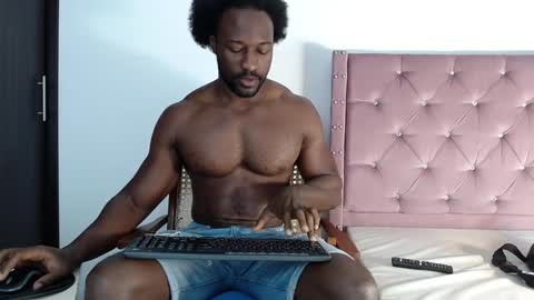 Snapshot of blacknikes chatting on 01.06.25 Twtter 1MikeBeckford            Onlyfns beckfordmike online show from 01.06.25