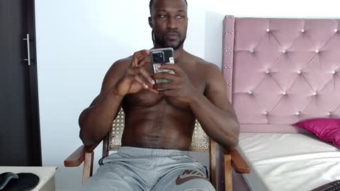 Snapshot of blacknikes chatting on 01.11.25 Twtter 1MikeBeckford            Onlyfns beckfordmike online show from 01.11.25