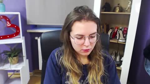 Z O E Y online show from 12.22.24