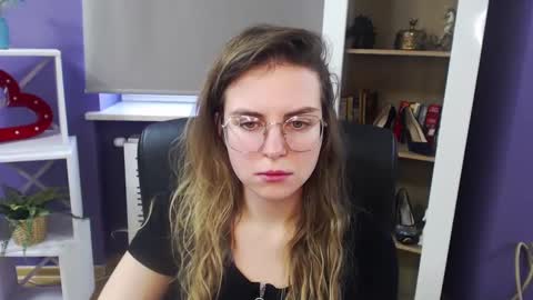 Z O E Y online show from 01.20.25