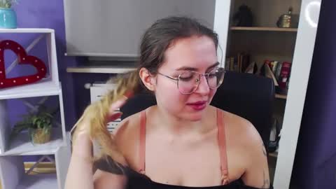 Z O E Y online show from 01.28.25