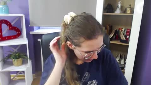 Z O E Y online show from 02.04.25