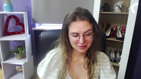 Z O E Y online show from 02.18.25