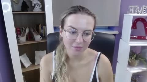 Z O E Y online show from 09.10.25