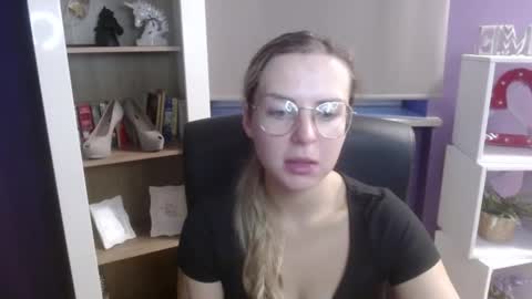 Z O E Y online show from 09.15.25