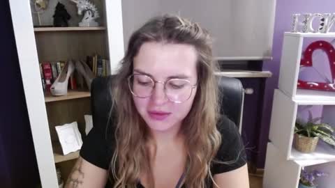 Z O E Y online show from 10.13.25