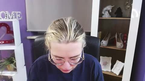 Z O E Y online show from 02.17.26