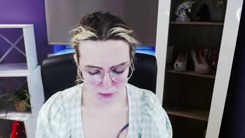 Z O E Y online show from 03.23.26