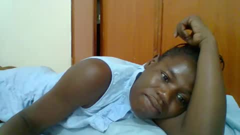 Snapshot of blacksexygal chatting on 11.12.25 SARAH online show from 11.12.25