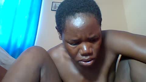 Snapshot of blacksexygal chatting on 06.12.26 SARAH online show from 06.12.26