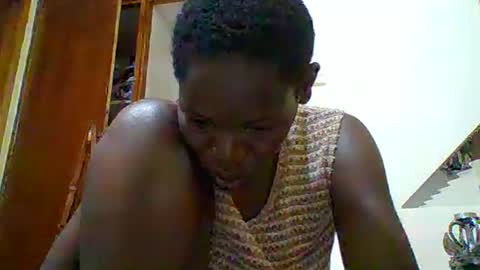 Snapshot of blacksexygal chatting on 06.15.26 SARAH online show from 06.15.26