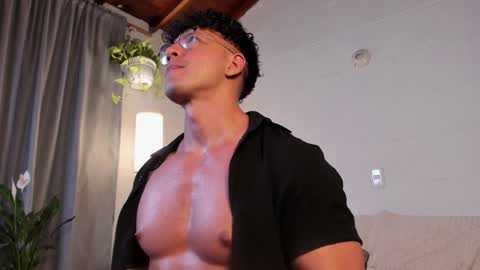 Snapshot of blake_levi chatting on 01.10.25 Blake Levi Independent Model online show from 01.10.25