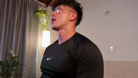 Snapshot of blake_levi chatting on 02.12.25 Blake Levi Independent Model online show from 02.12.25