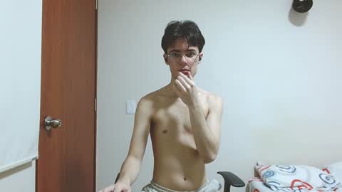 Snapshot of blakeshatter chatting on 01.10.25 blakeshatter online show from 01.10.25