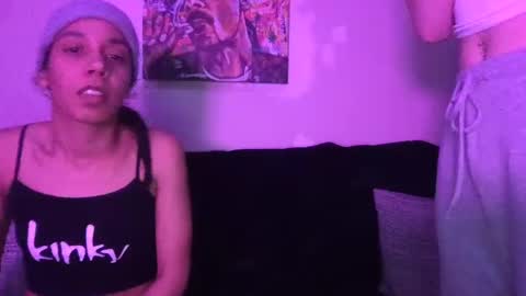 Snapshot of blaze2girls chatting on 01.30.25 2girls1blunt online show from 01.30.25