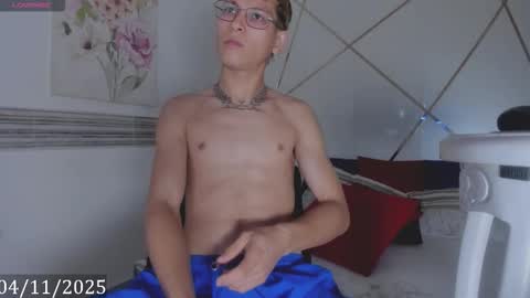 Snapshot of blaze_lm chatting on 11.04.25 blaze_lm online show from 11.04.25