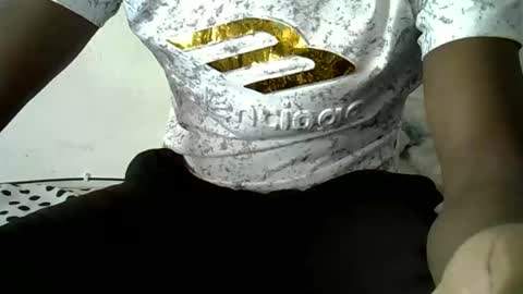 Snapshot of blesse_mixed chatting on 10.12.25 Black  brown online show from 10.12.25