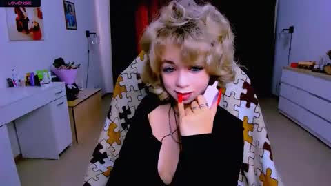 Snapshot of blinkofeyes chatting on 09.14.25 Nicole online show from 09.14.25