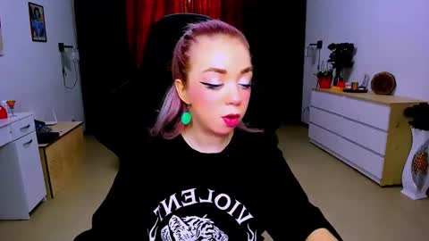 Nicole online show from 01.21.25