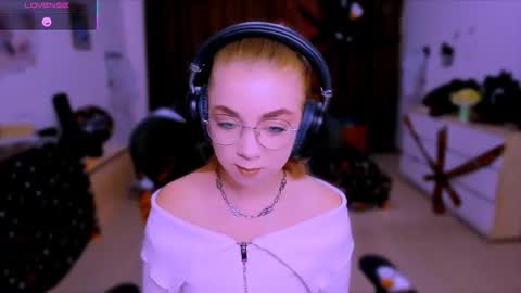 Nicole online show from 10.22.25