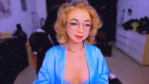 Nicole online show from 10.31.25