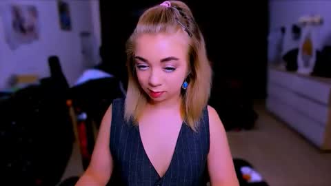 Nicole online show from 11.10.25