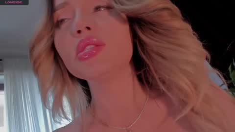 Snapshot of blond3_bab3 chatting on 03.04.25 Maria online show from 03.04.25
