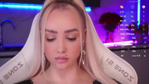 Snapshot of blond_diamond chatting on 07.19.26 Lana online show from 07.19.26