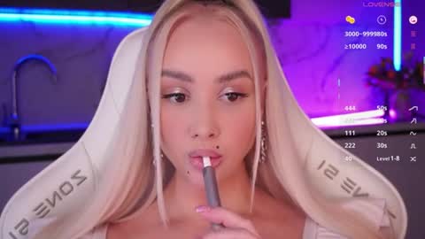 Snapshot of blond_diamond chatting on 07.24.26 Lana online show from 07.24.26