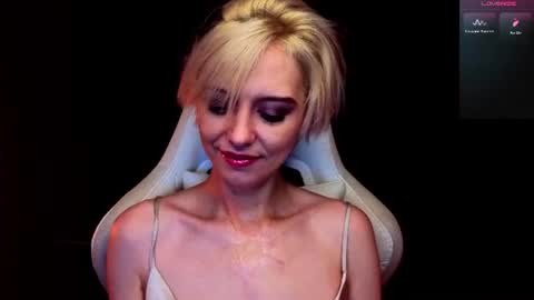 Snapshot of blond_ice_ann chatting on 07.11.26 blond_ice_ann online show from 07.11.26