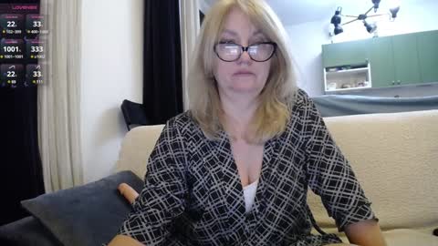Snapshot of blond_woman chatting on 01.31.25 Karina online show from 01.31.25