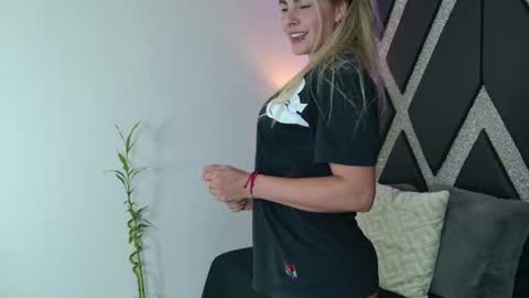 Snapshot of blonde_cat1515 chatting on 06.14.26 alejandra online show from 06.14.26