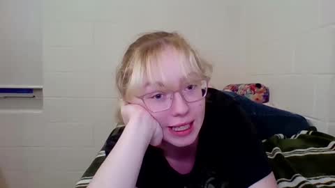 Snapshot of blonde_katie chatting on 02.03.25 Katie online show from 02.03.25