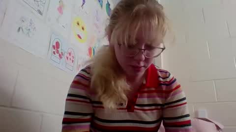 Snapshot of blonde_katie chatting on 02.14.26 Katie online show from 02.14.26