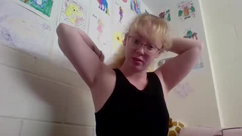 Snapshot of blonde_katie chatting on 02.15.26 Katie online show from 02.15.26
