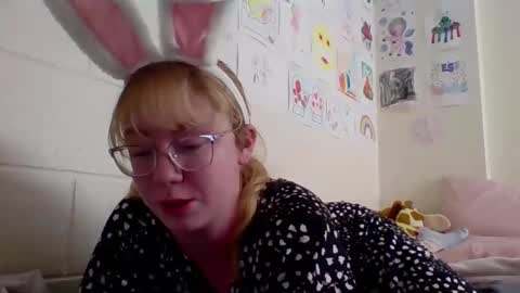 Snapshot of blonde_katie chatting on 04.05.26 Katie online show from 04.05.26