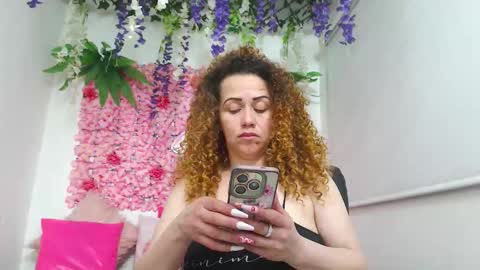 Snapshot of blonde_squirt_ chatting on 12.15.25 blonde_squirt_ online show from 12.15.25