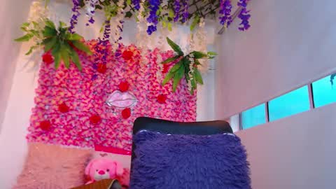 Snapshot of blonde_squirt_ chatting on 12.20.25 blonde_squirt_ online show from 12.20.25