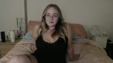 Snapshot of blondeandbent chatting on 10.10.25 Your Big Titty Baby online show from 10.10.25